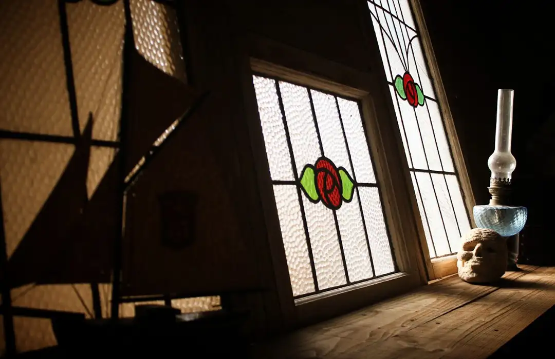 Photo des vitraux du bateau pirate